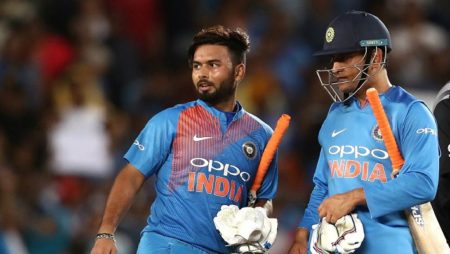 Silence of MS Dhoni is Not Good for Rishabh Pant