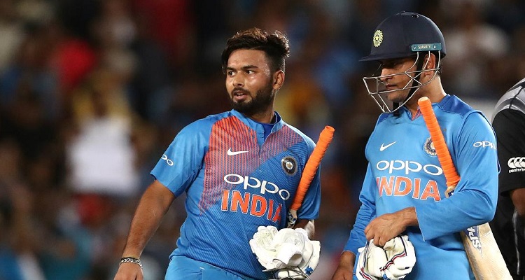 Silence of MS Dhoni is Not Good for Rishabh Pant