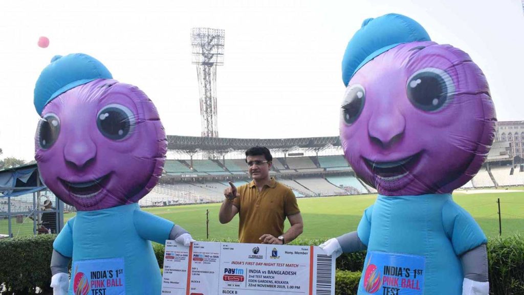 sourav ganguly with the mascots