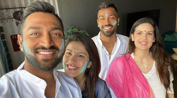 Hardik Pandya with his family