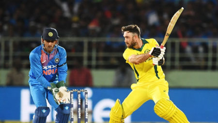 Top 5 Batsmen who can hit a yorker for a six!