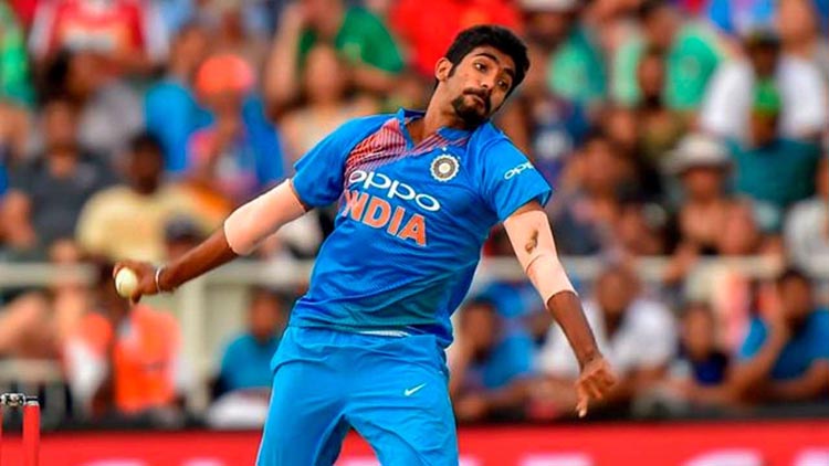 5 Players with the weirdest bowling action in Cricket