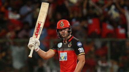 Top 3 players with the highest number of ‘Man of the Match’ awards in IPL