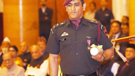 7 Famous Indian Cricketers who also have Government Jobs