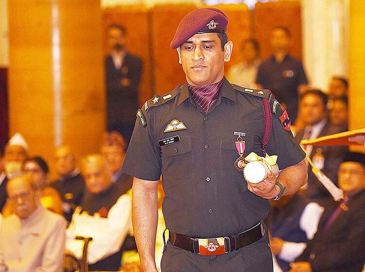 7 Famous Indian Cricketers who also have Government Jobs