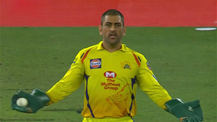 Ian Bishop feels MS Dhoni made the umpire change his decision