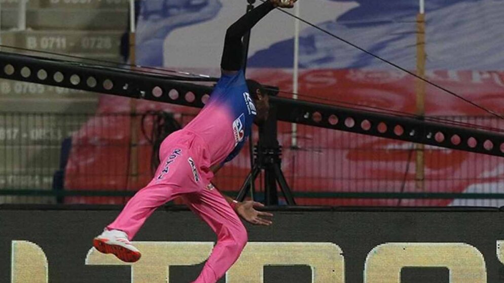 Watch: Jofra Archer Takes a One-Handed Stunner To Dismiss Ishan Kishan in RR vs MI Game