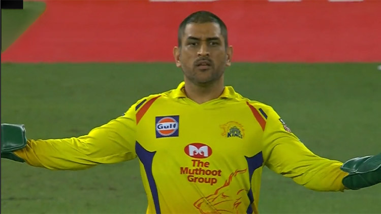 MS Dhoni lost his cool against SRH, Umpire changes his decision