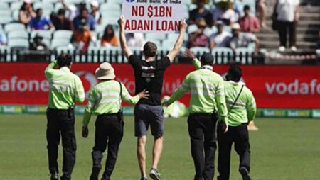 India vs Australia: Two Protesters Invade Sydney Cricket Ground During 1st ODI With Placards Against Adani Project