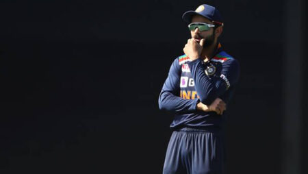 “India Is Fielding Like Pakistan,”- Fans Troll Team India For Poor Fielding, Australia Post Mammoth Total Of 374 Runs
