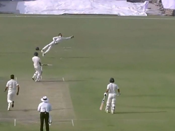 Abhishek Porel catch